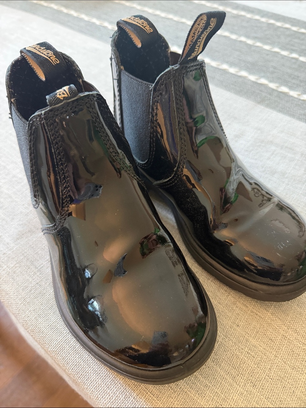 Blundstone Kids Black Patent Chelsea Boots with Pull Tabs